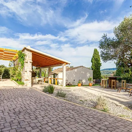 Ferienhaus Pezouli, The Real Nature And Village Taste Rachtades