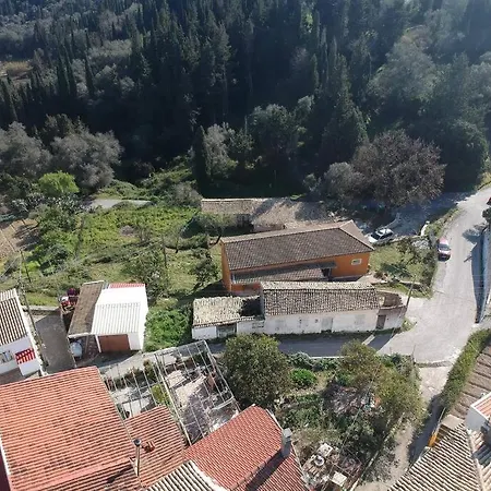 펜션 Pezouli, The Real Nature And Village Taste *